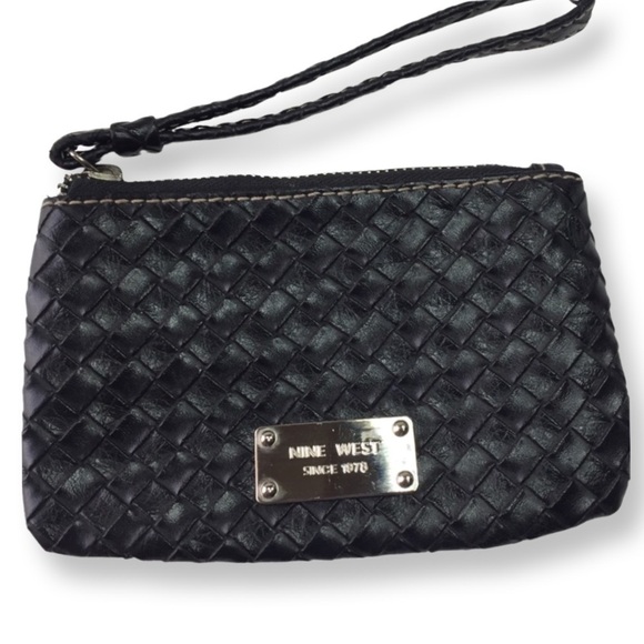 𝅺nine West wristlet - Picture 1 of 5